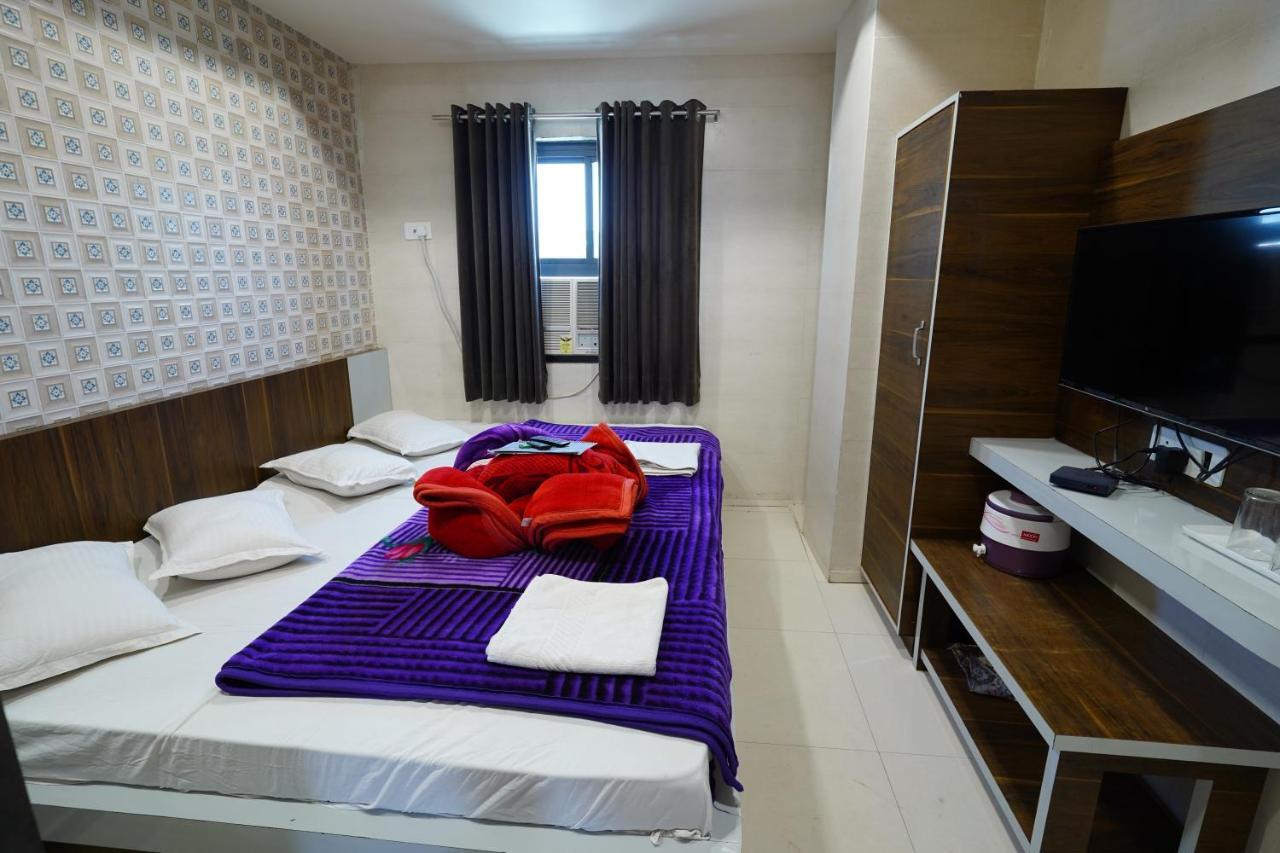 Hotel New Sundaram 150 Mtrs From Dargah Ádzsmir Kültér fotó