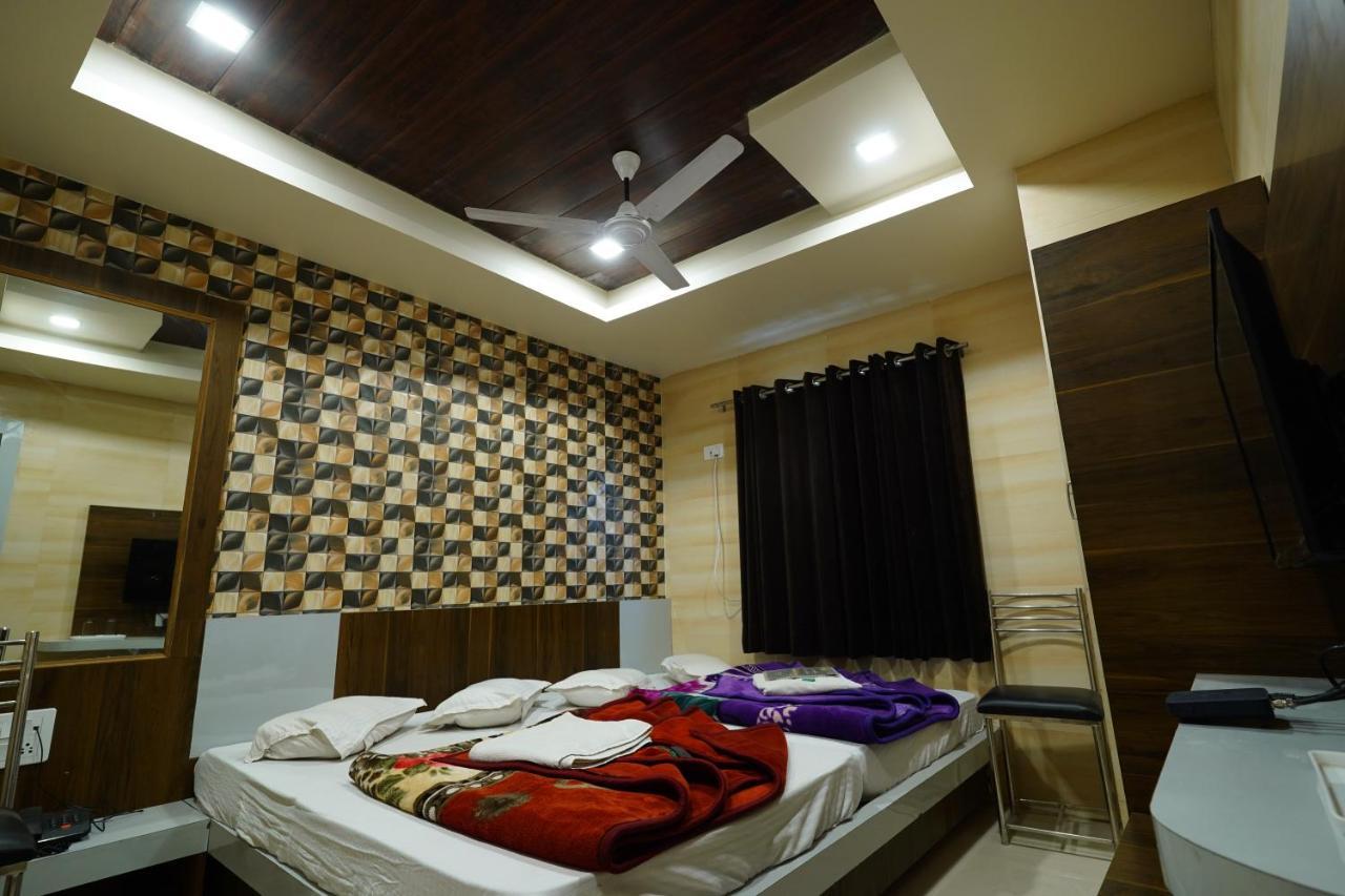 Hotel New Sundaram 150 Mtrs From Dargah Ádzsmir Kültér fotó
