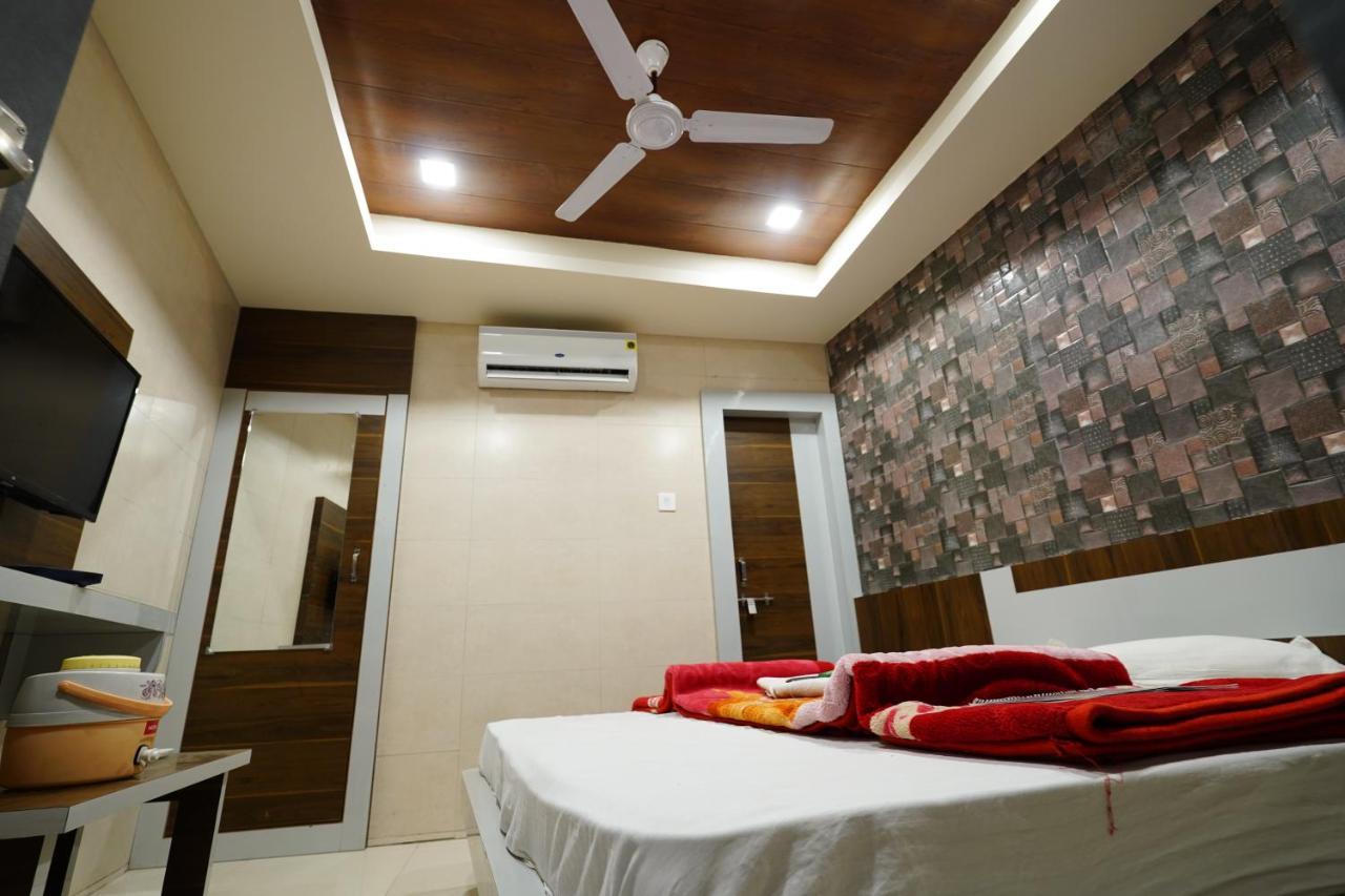 Hotel New Sundaram 150 Mtrs From Dargah Ádzsmir Kültér fotó