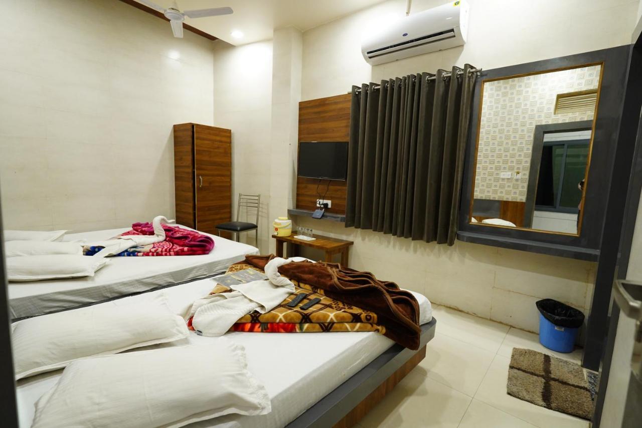 Hotel New Sundaram 150 Mtrs From Dargah Ádzsmir Kültér fotó