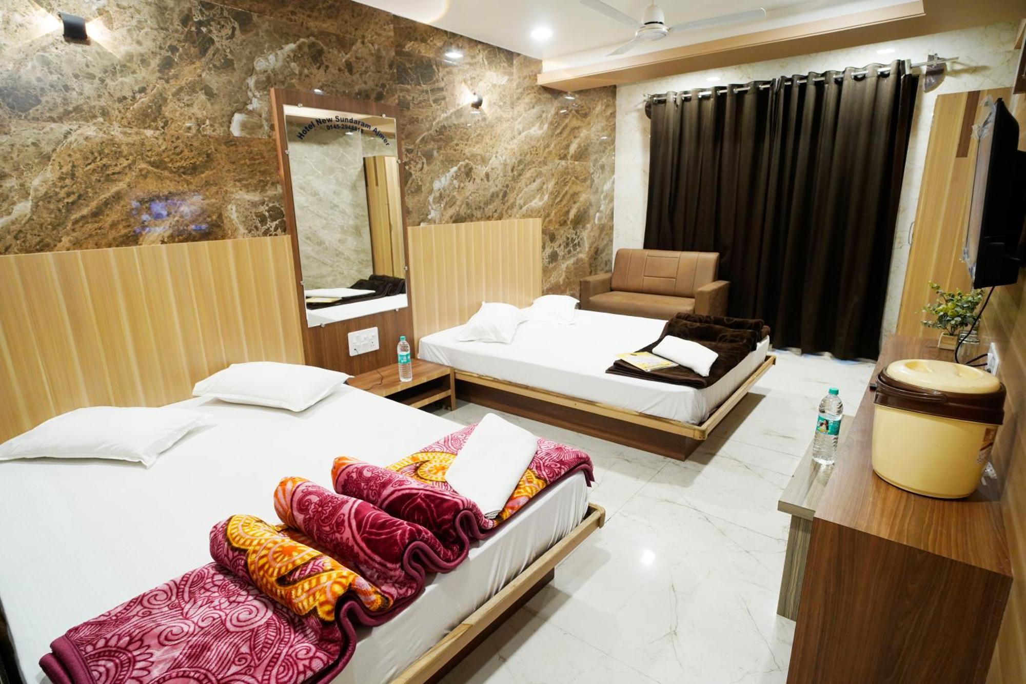 Hotel New Sundaram 150 Mtrs From Dargah Ádzsmir Kültér fotó