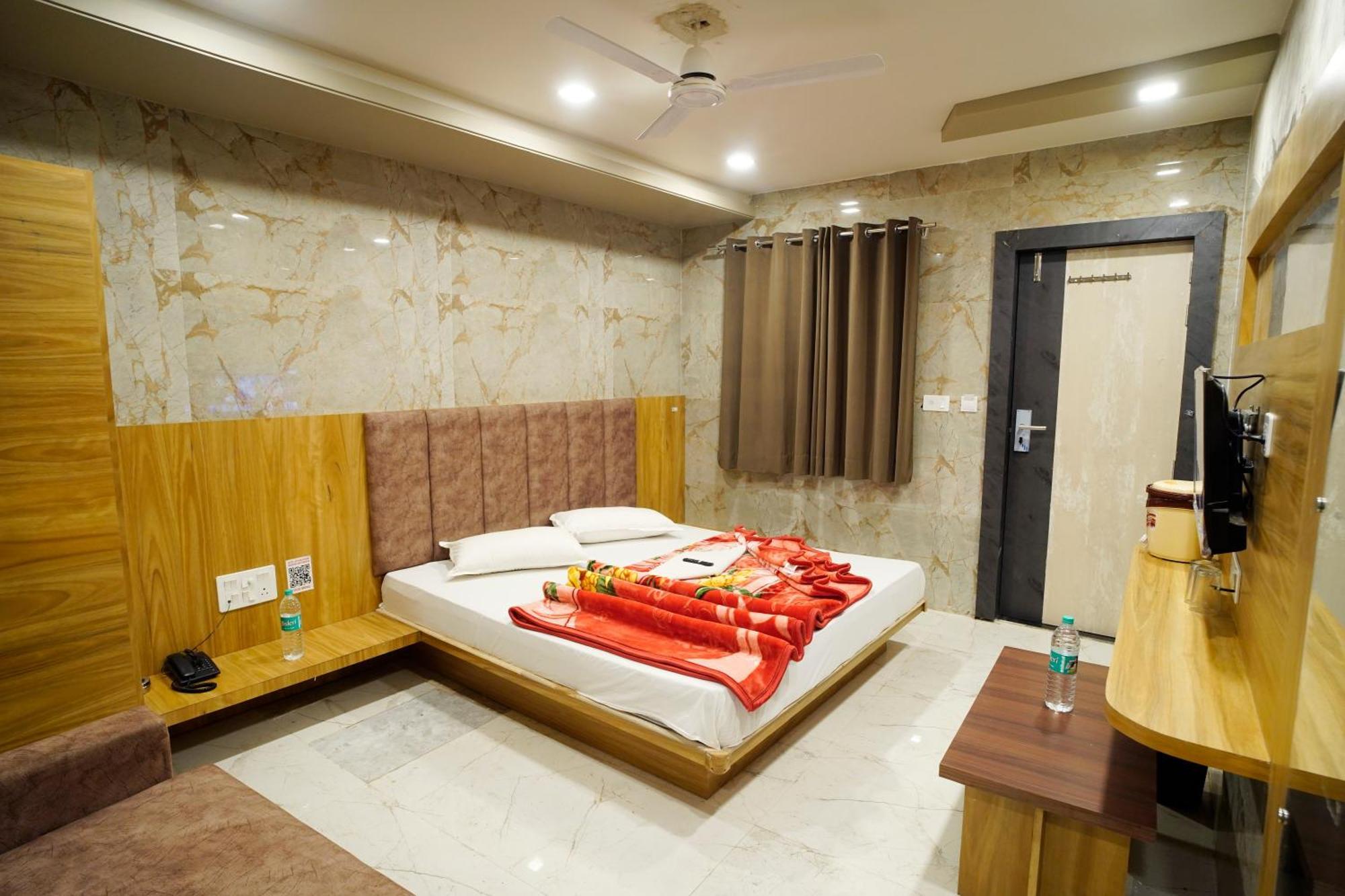 Hotel New Sundaram 150 Mtrs From Dargah Ádzsmir Kültér fotó